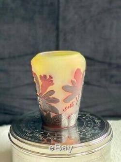 1900 Emile Gallé Vase Weigélias en pâte de verre dégagé à l'acide Art Nouveau