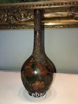ART NOUVEAU Vase soliflore en céramique à décor d'émaux cloisonnés figurant des