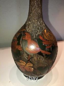 ART NOUVEAU Vase soliflore en céramique à décor d'émaux cloisonnés figurant des