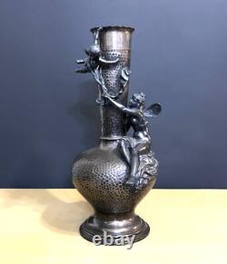 Ancien vase ART NOUVEAU métal argenté martelé WMF décor d'angelots 36 cm