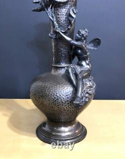 Ancien vase ART NOUVEAU métal argenté martelé WMF décor d'angelots 36 cm