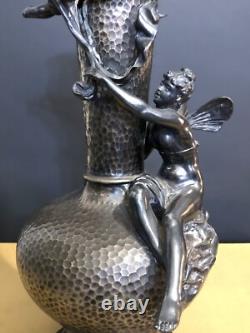 Ancien vase ART NOUVEAU métal argenté martelé WMF décor d'angelots 36 cm