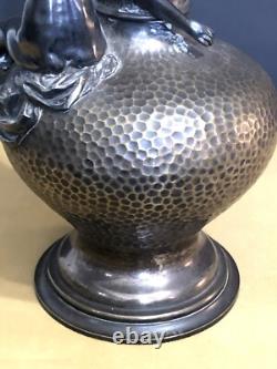 Ancien vase ART NOUVEAU métal argenté martelé WMF décor d'angelots 36 cm