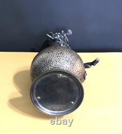 Ancien vase ART NOUVEAU métal argenté martelé WMF décor d'angelots 36 cm