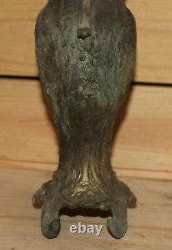 Ancien vase artisanal Art Nouveau en bronze floral