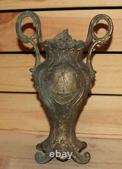 Ancien vase artisanal Art Nouveau en bronze floral