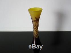 Ancien vase diabolo Gallé dégagé à l'acide. Art nouveau. Pate de verre