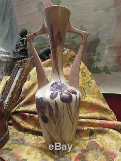 Ancien vase en faience epoque art nouveau 1900 nouille peint a decor d' iris