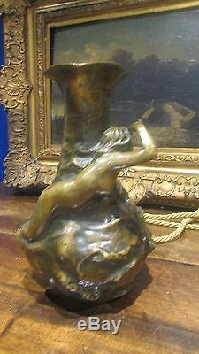 Ancien vase pichet art nouveau bronze decor feminin signe garnier