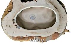 Art Nouveau Ernst Wahliss Figuratif Double Vase, Garçon Tenant Deux Grand Coques