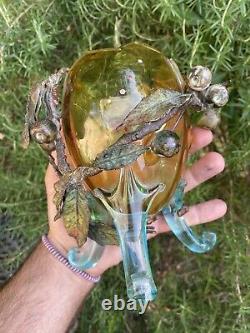 Art nouveau & Vase Verre Émaillé Aux cerises En Metal Polychrome & Vers 1900