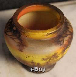Art nouveau très joli vase en pâte de verre signé Peynaud