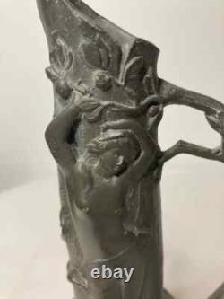 Art nouveau vase cruche en étain signée Hering vers 1900