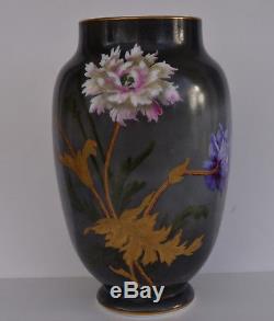BACCARAT Vase en Opaline Peinte Décor Chrysanthèmes Art Nouveau XIXème