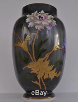 BACCARAT Vase en Opaline Peinte Décor Chrysanthèmes Art Nouveau XIXème