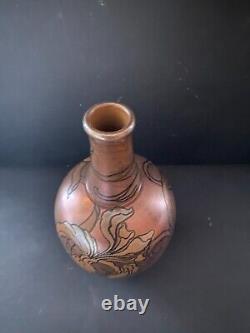 Boch Frères Kéramis Vase Art Nouveau à décor cuivré de motifs floraux BFK/1