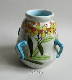 Boch Frères Keramis. Vase art nouveau en faïence décor de fleurs, XXe siècle