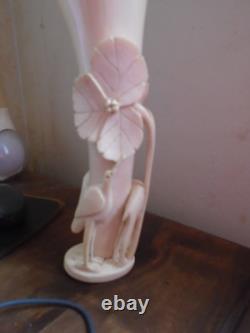 Chine. Vase Art-nouveau. Sculpte De Fleurs De Lotus, Herons, Gazelle