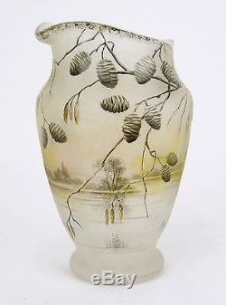DAUM Nancy Vers 1907 Vase à décor de pommes de pin. MANQUE L'ANSE. Art nouveau