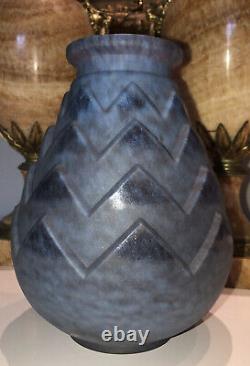 D'AVESN Pierre Vase en verre moulé à décor de palmier Signé Hauteur 20 cm