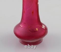 Daum Nancy, France. Vase Art Nouveau en verre d'art soufflé à la bouche rose