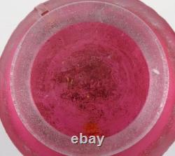 Daum Nancy, France. Vase Art Nouveau en verre d'art soufflé à la bouche rose