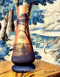 Daum Nancy, Vase A Decor De Voiliers Paysage Lacustre. Pate De Verre Art Nouveau