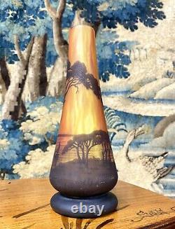 Daum Nancy, Vase A Decor De Voiliers Paysage Lacustre. Pate De Verre Art Nouveau