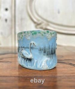 Daum Nancy Vase Minature Au Cygne Dans Un Paysage. Pate De Verre Art Nouveau