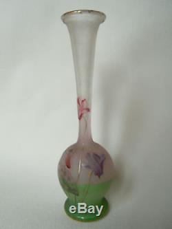 Daum Nancy vase soliflore en verre marmoréen à décor de cyclamen. Ép Art Nouveau