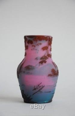 De Vez vase miniature Art Nouveau, dégagé à l'acide, signé