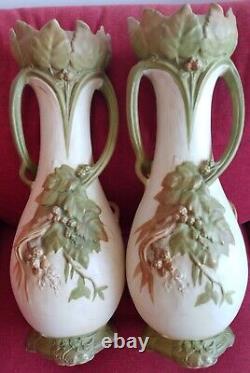 Deux vases Royal Dux Bohemia en faïence biscuit