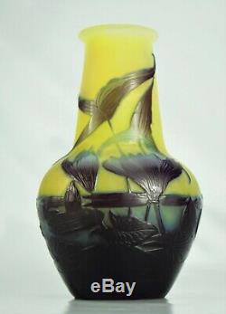 EMILE GALLÉ Sublime Vase à décor Nénuphars Pâte de Verre Gravé ART NOUVEAU