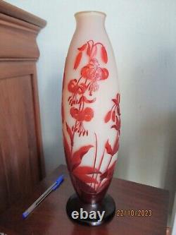 Emile Gallé. Vase aux fuchsias dégagé à l'acide. Époque Art Nouveau 36cm