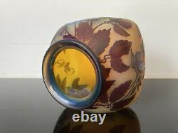 Emile Gallé vase boule Art Nouveau en verre multicouche dégagé à l'acide