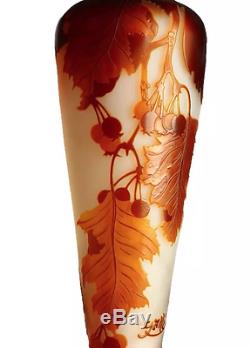 Exceptionnel Vase art nouveau Signé Emile Gallé era Daum Circa 1900 Cameo Glass