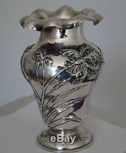 Exceptionnel vase art nouveau aux iris en argent massif Minerve 535 g