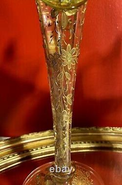 Fin du XIXe Paire de Vase Cornet émaillée de fleurs rehaussé or, Art Nouveau