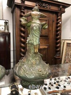 GRISARD Désiré. Art Nouveau Paire De Vases A Decor De Femmes En Régule HT43 Cms