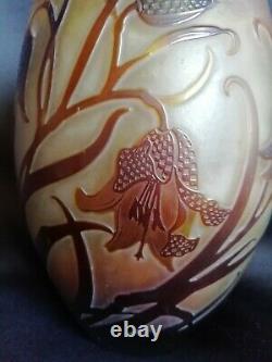 Gallé / Vase ovoide en verre multicouche dégagé à l'acide / Art Nouveau / Fleurs