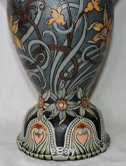 Grand Vase Art Nouveau En Ceramique De Mettlach Jugenstil