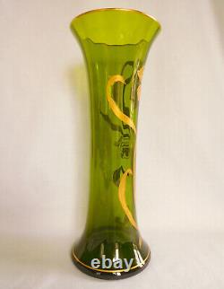 Grand vase Art Nouveau en cristal vert de Saint Louis doré, modèle aux iris