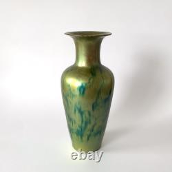 Grand vase Art Nouveau irisé vert à l'eosin Manufacture Zsolnay Pécs, 1900s