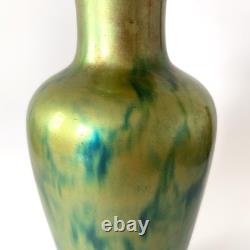 Grand vase Art Nouveau irisé vert à l'eosin Manufacture Zsolnay Pécs, 1900s