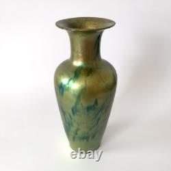 Grand vase Art Nouveau irisé vert à l'eosin Manufacture Zsolnay Pécs, 1900s