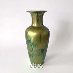Grand vase Art Nouveau irisé vert à l'eosin Manufacture Zsolnay Pécs, 1900s