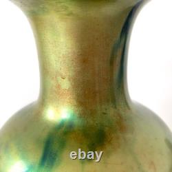 Grand vase Art Nouveau irisé vert à l'eosin Manufacture Zsolnay Pécs, 1900s