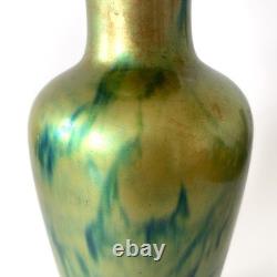 Grand vase Art Nouveau irisé vert à l'eosin Manufacture Zsolnay Pécs, 1900s