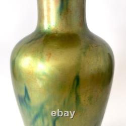 Grand vase Art Nouveau irisé vert à l'eosin Manufacture Zsolnay Pécs, 1900s