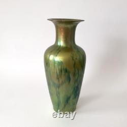 Grand vase Art Nouveau irisé vert à l'eosin Manufacture Zsolnay Pécs, 1900s